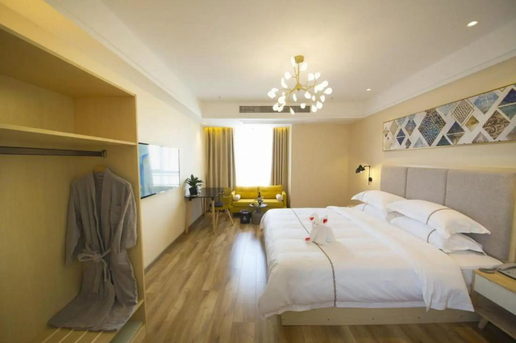 Jingmen Luolaikang Hotel (Daodao Wanda Plaza)