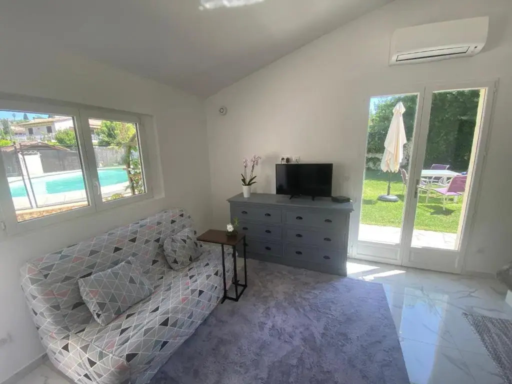 Studio Climatise Avec Piscine Et Jardin