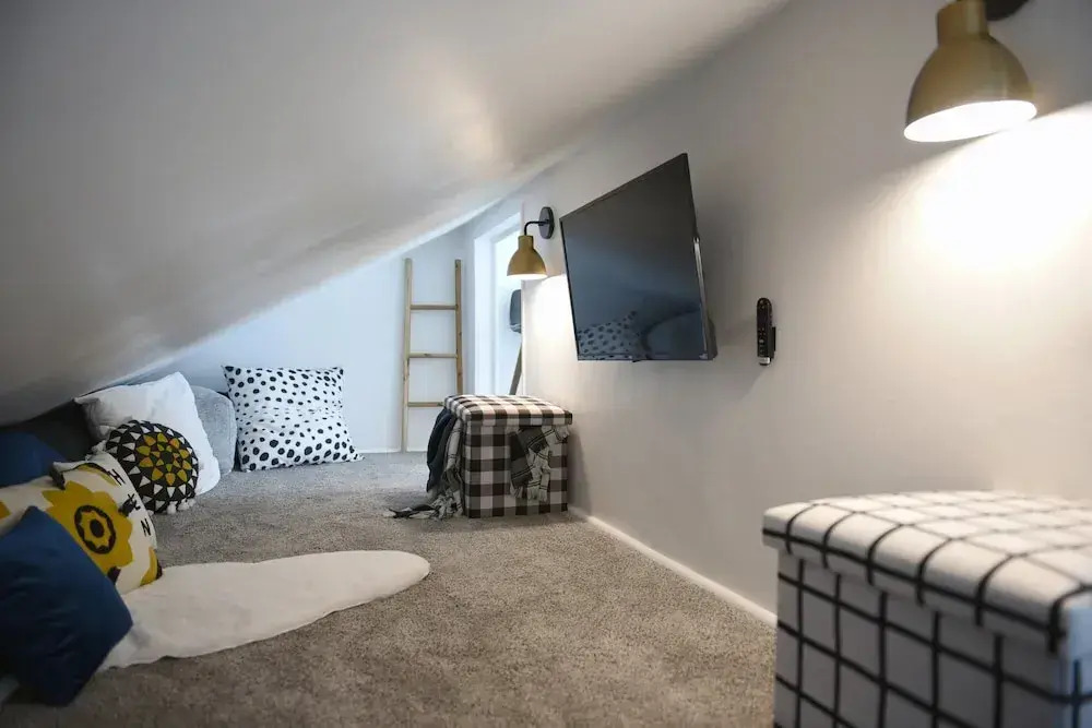 Yinz Retreat, Above the City Home