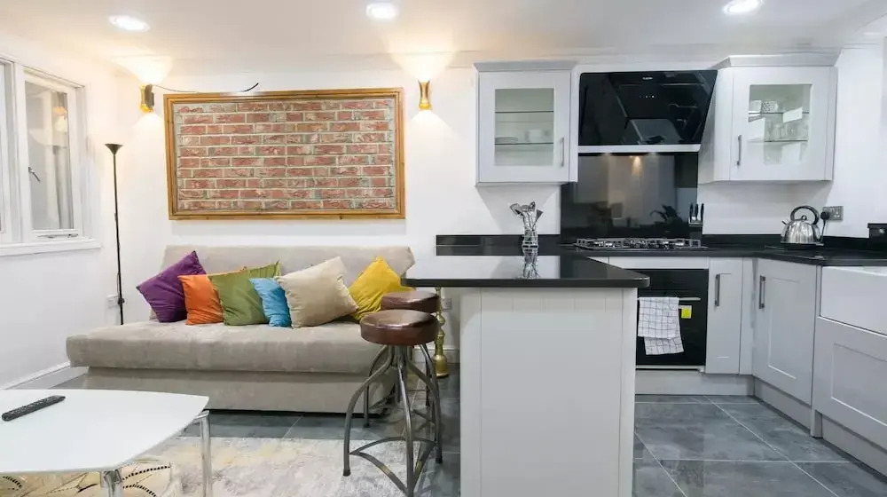 Colorful Apartment near Canary Wharf