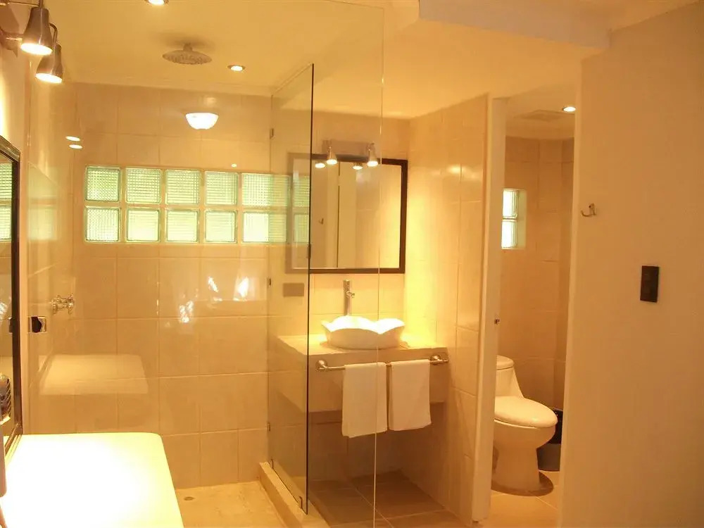 Copacabana Hotel and Suites