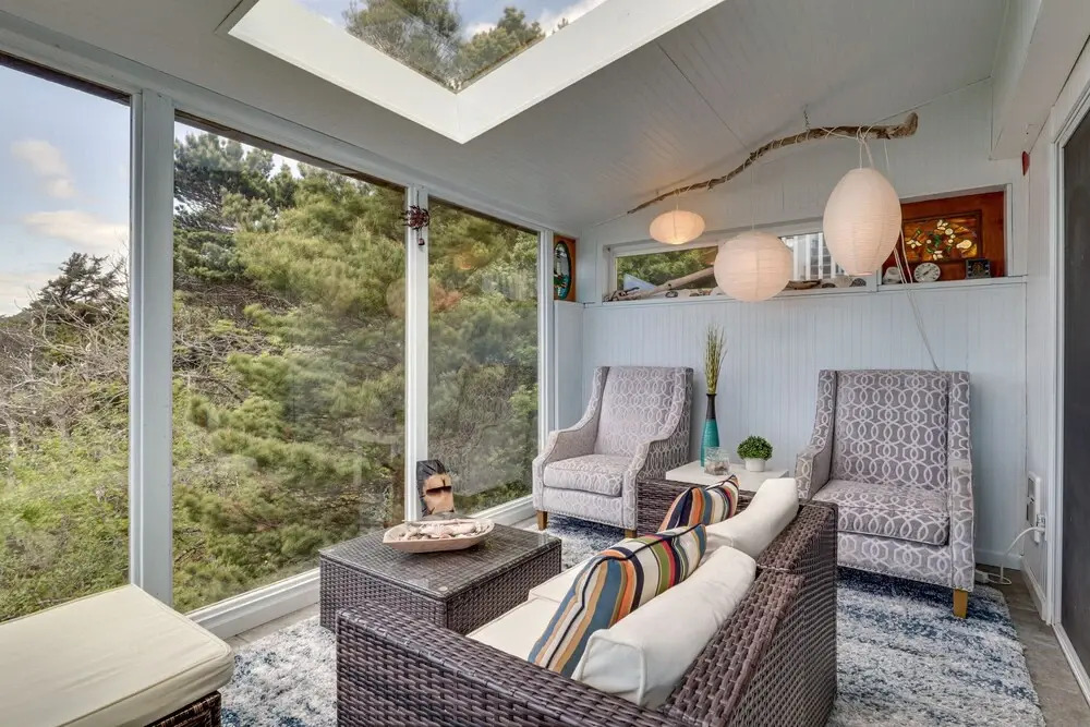 Pacific Penthouse With Sunroom & Ocean Views!