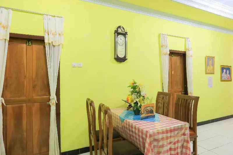 Spot On 2440 Wallet Family Residence Syariah