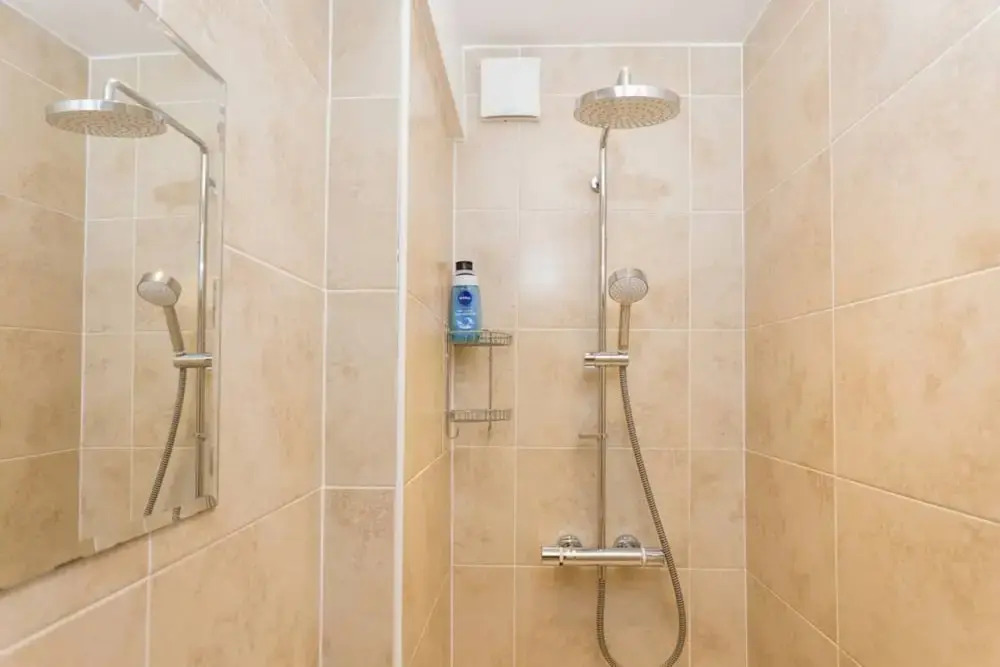 Spacious 2 Bed Flat by Hyde Park