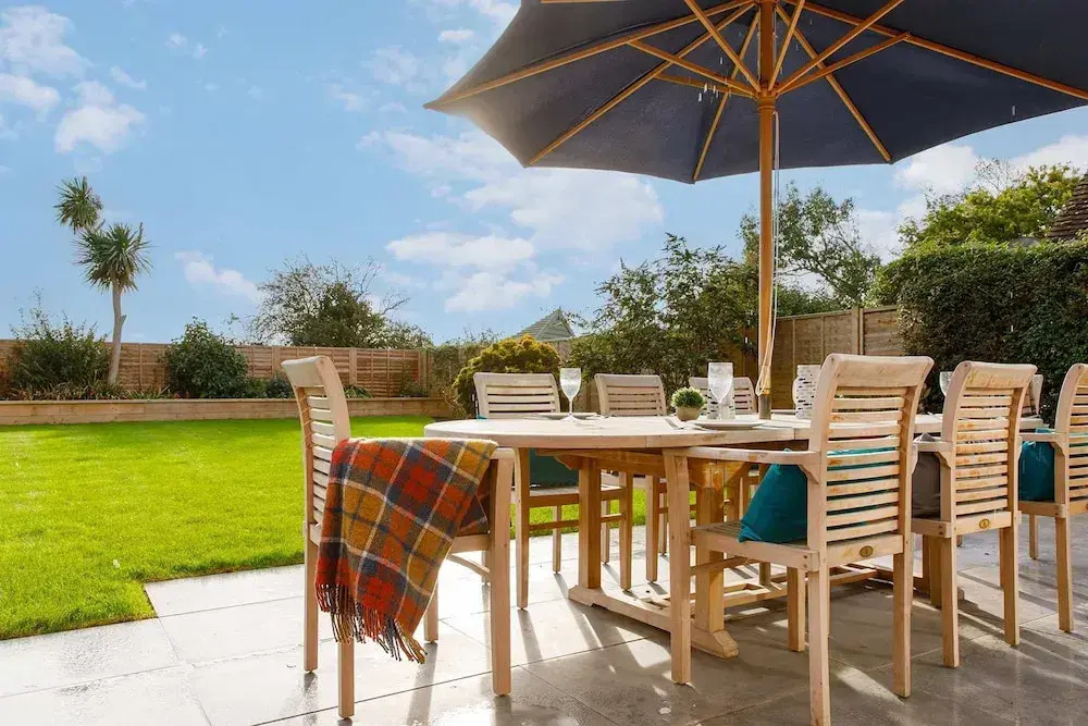 Coastal Retreat for 8 With Hot Tub - Walk to Beach