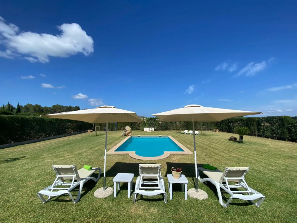 CAN BIEL Pool, garden,BBQ, free wifi, ping pong for 6