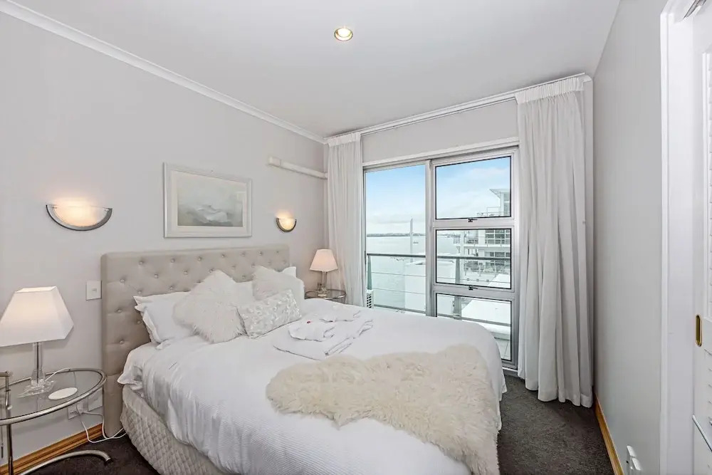 Panoramic Views - 2 Bedroom Sub-Penthouse