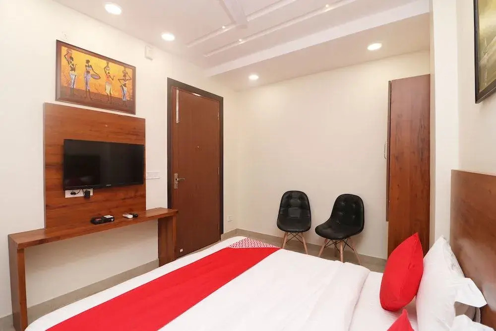 OYO 45940 Grand Imperial