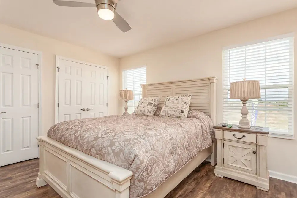 Holly Village-RU1070