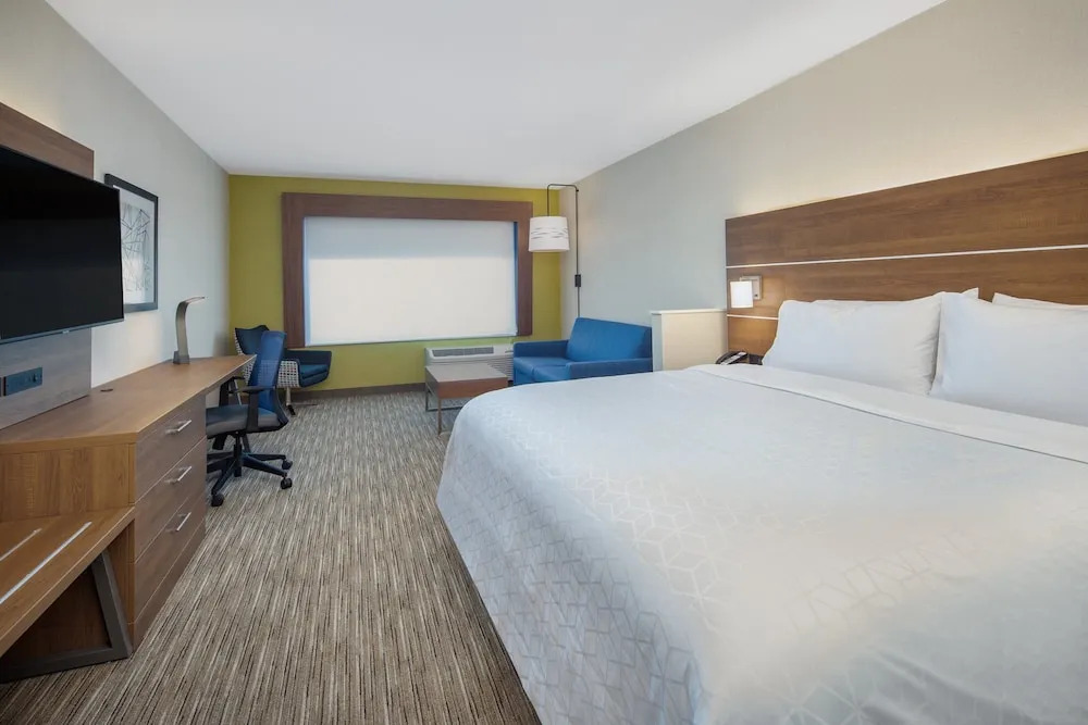 Holiday Inn Express & Suites Chico by IHG