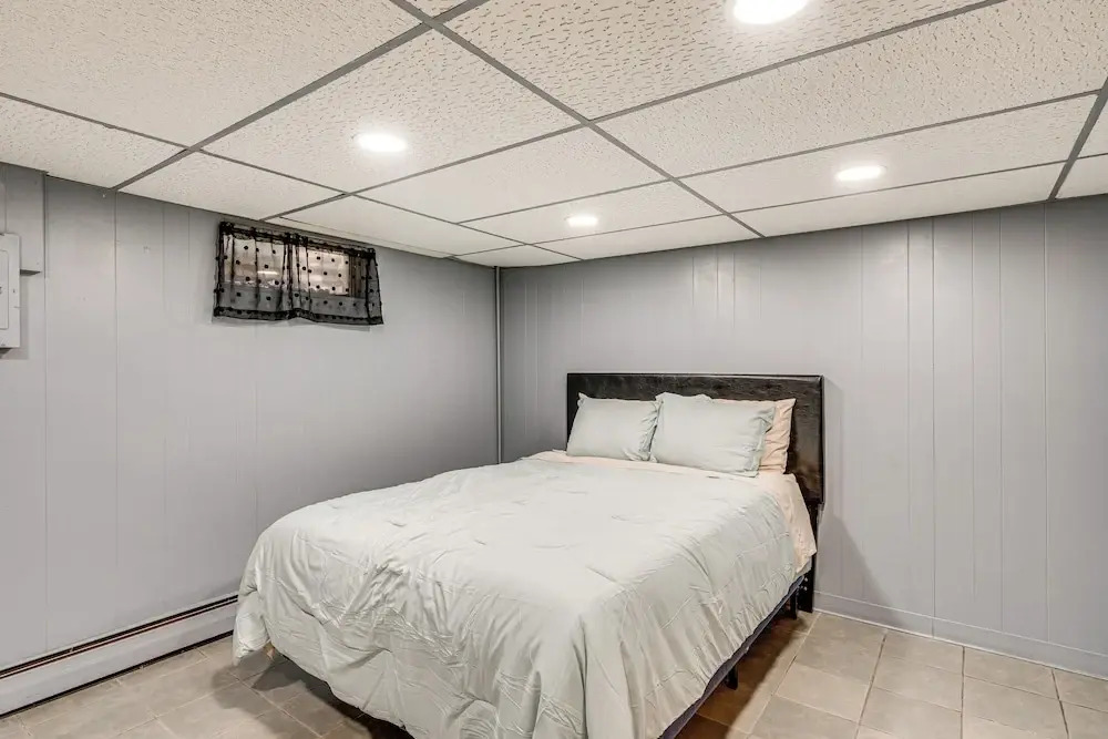 4 Mi to Downtown Rockford - Spacious Home!
