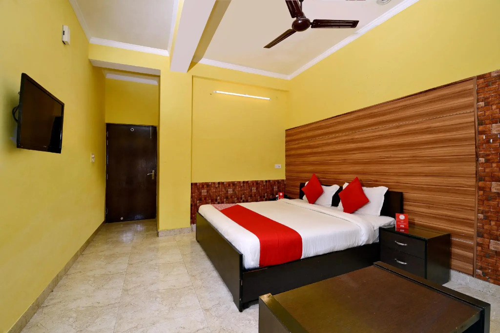Super Hotel O GMS Road Ballupur Chowk Formerly Maira Residency