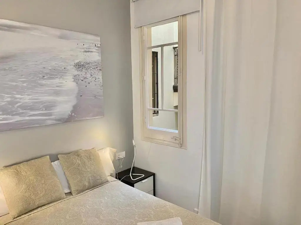 2 Bdr Eixample Apartment