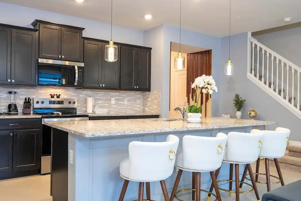 Simply Amazing 5BR Chic Retreat Themed Fun Style