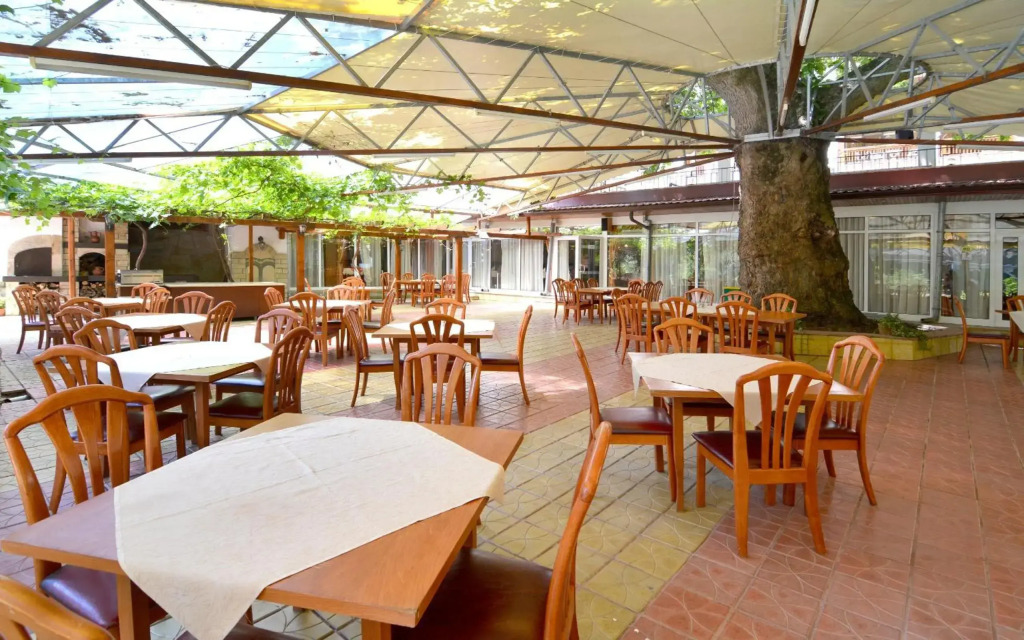 Estreya Residence Hotel
