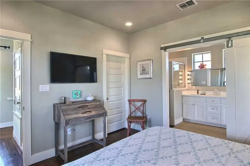 The Oyster House 3 Bedrooms 2.5 Bathrooms Home