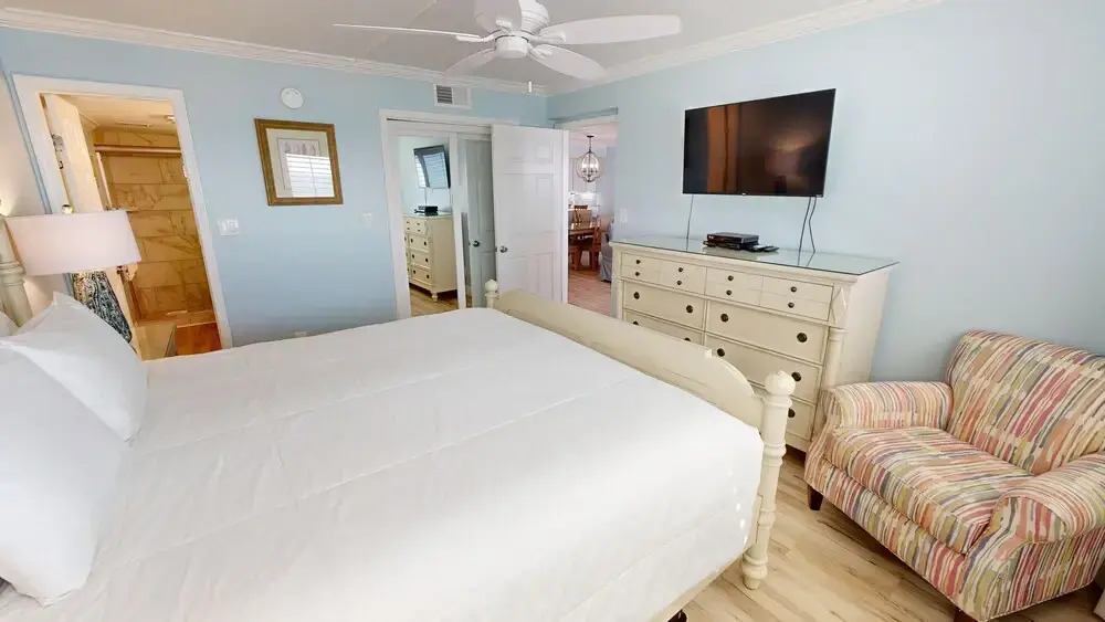 Beach House 404c 2 Bedroom Condo by RedAwning