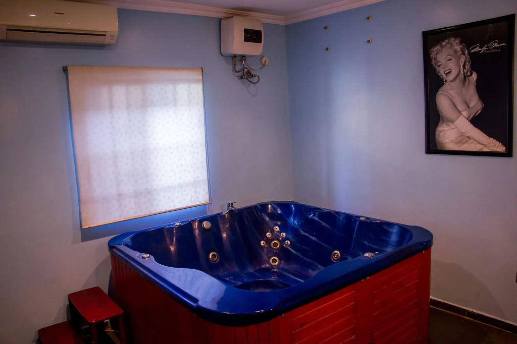 Precinct Comfort Services, Ikoyi