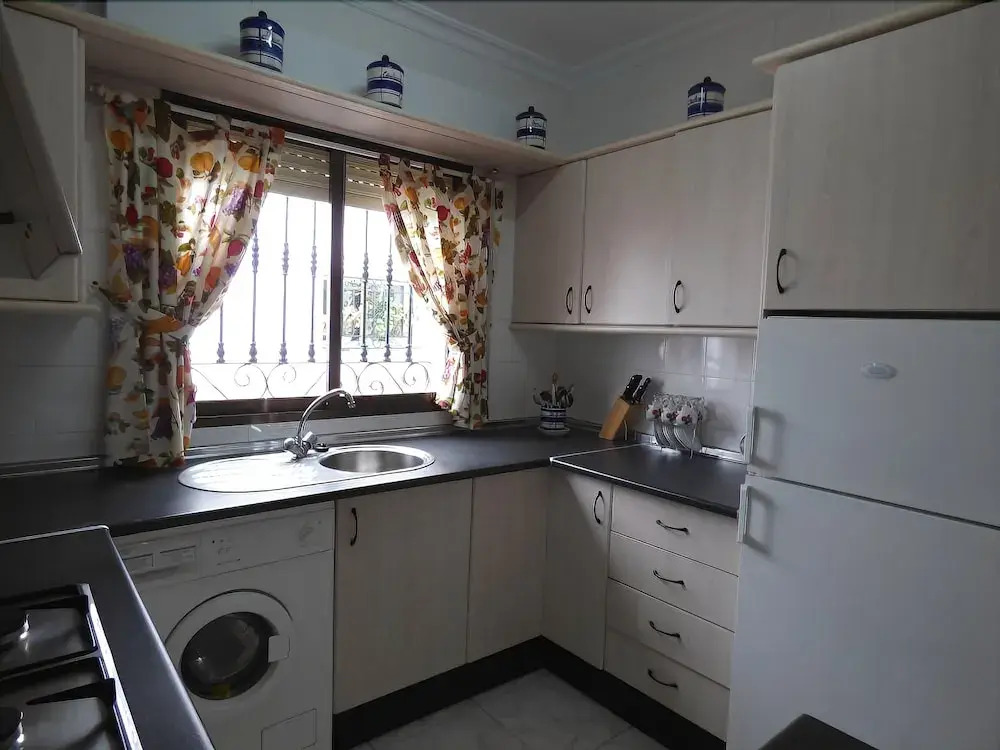 Cadiz 102479 3 Bedroom Apartment By Mo Rentals