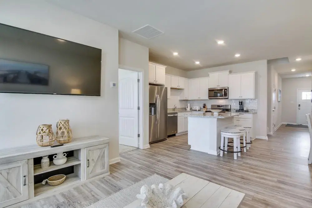 Shuttle to the Beach! Spacious Home in Millville