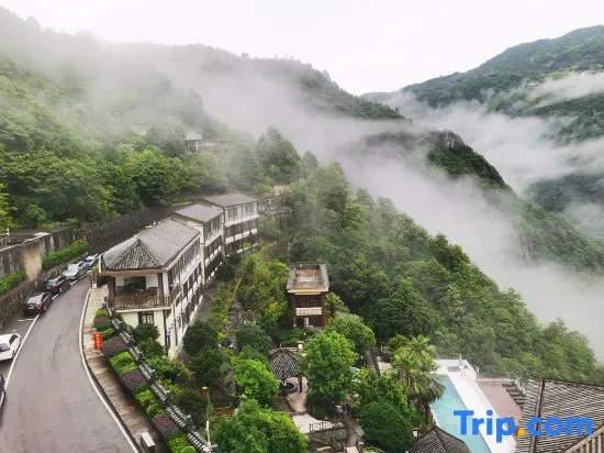 Yulongshan Dong Spring Resort