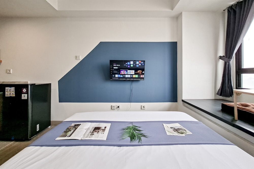 Stylish Blue And Strategic Studio At Apartment Collins Boulevard
