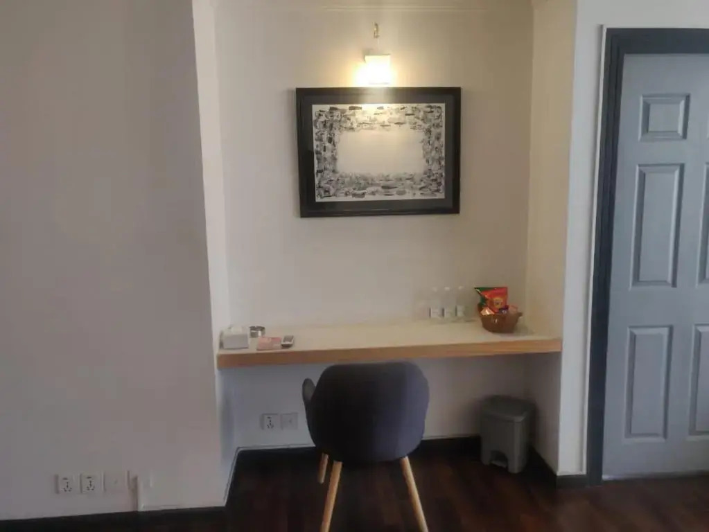 Apartment 7D,Retreat