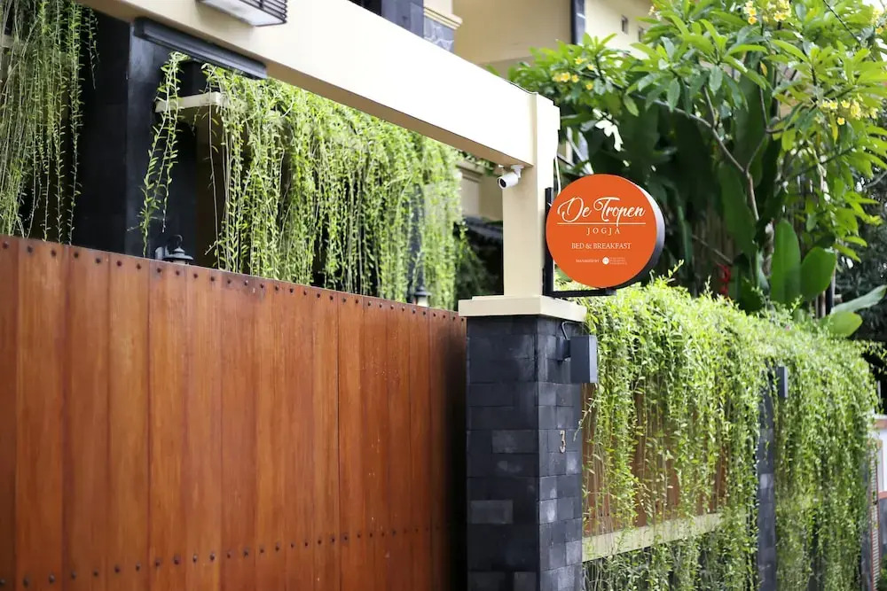 De Tropen Jogja Villa with Breakfast