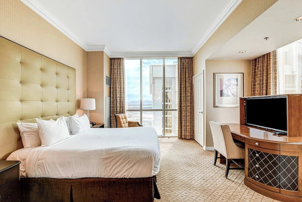 Stunning 1BR Strip Views & Balcony Suite 12701