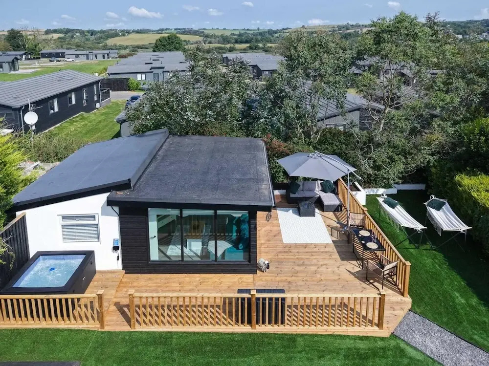 Cedars Lodge - Hot Tub - Penally - Tenby
