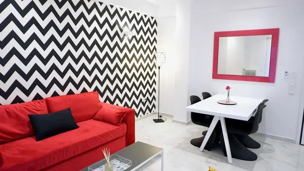 Eclectic Design Apt in Athens near Metro