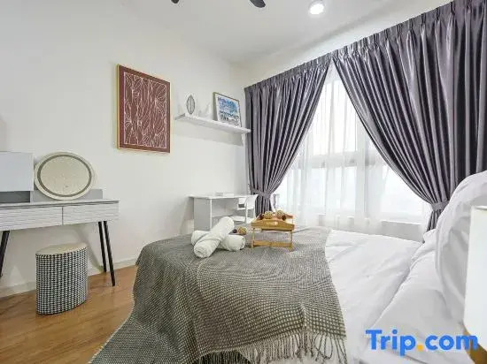 Stylish 3BR M Vertica Walk to MRT & Velocity Mall