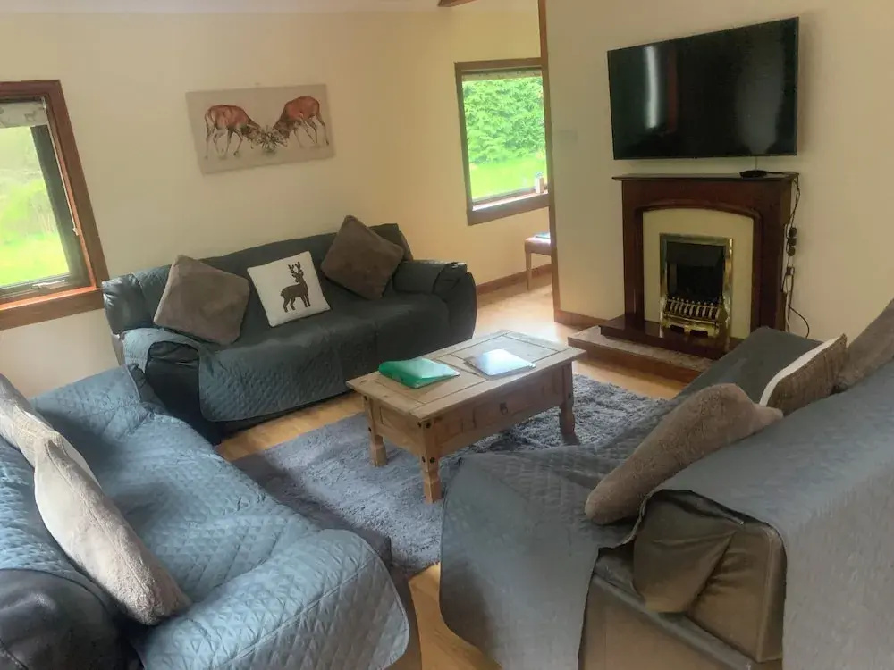 Captivating 5-bed Cottage With Private hot tub