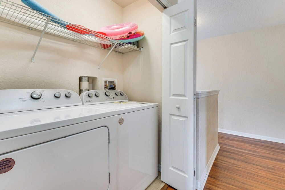 9 Mi to Wdw: Resort-style Townhome w/ Pool Access