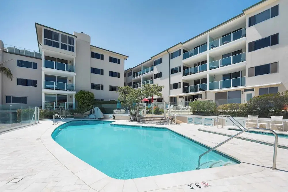 Oceanfront Gem w/ Balcony, Pool, Hot Tub & Carbon Beach Access Bluewater Haven by Avantstay
