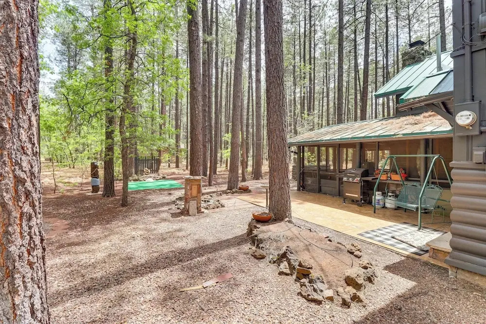 Furnished Patio & Fire Pit: Pinetop Cabin