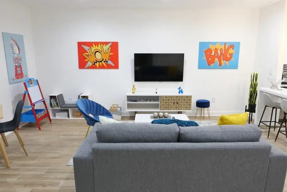 Pop Art Chic! Stunning Shaw - U Street Apartment