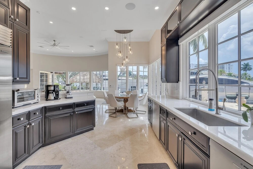 Casa Royale - Luxurious Waterfront Living 7 Bedroom Home by RedAwning