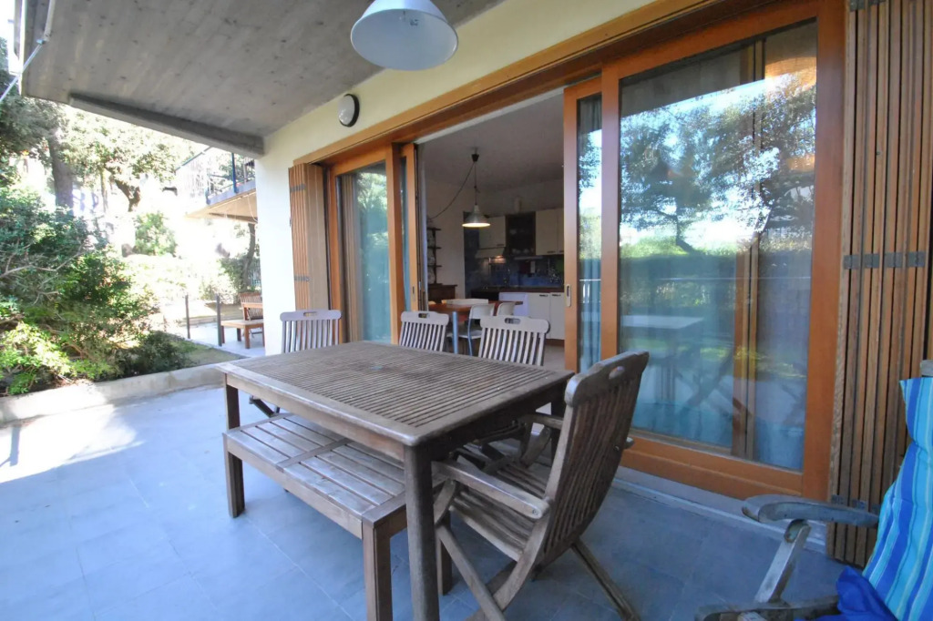 In vacation residence , 40 mt from the sea,apartment for 4-6 people, on the ground floor with a priv-Villa Marina - INT. 1 trilo Scirocco