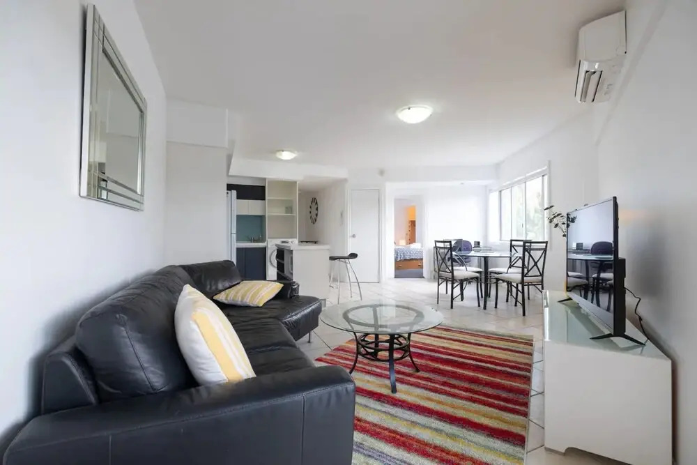Peaceful 1 Bedroom Apartment with Parking