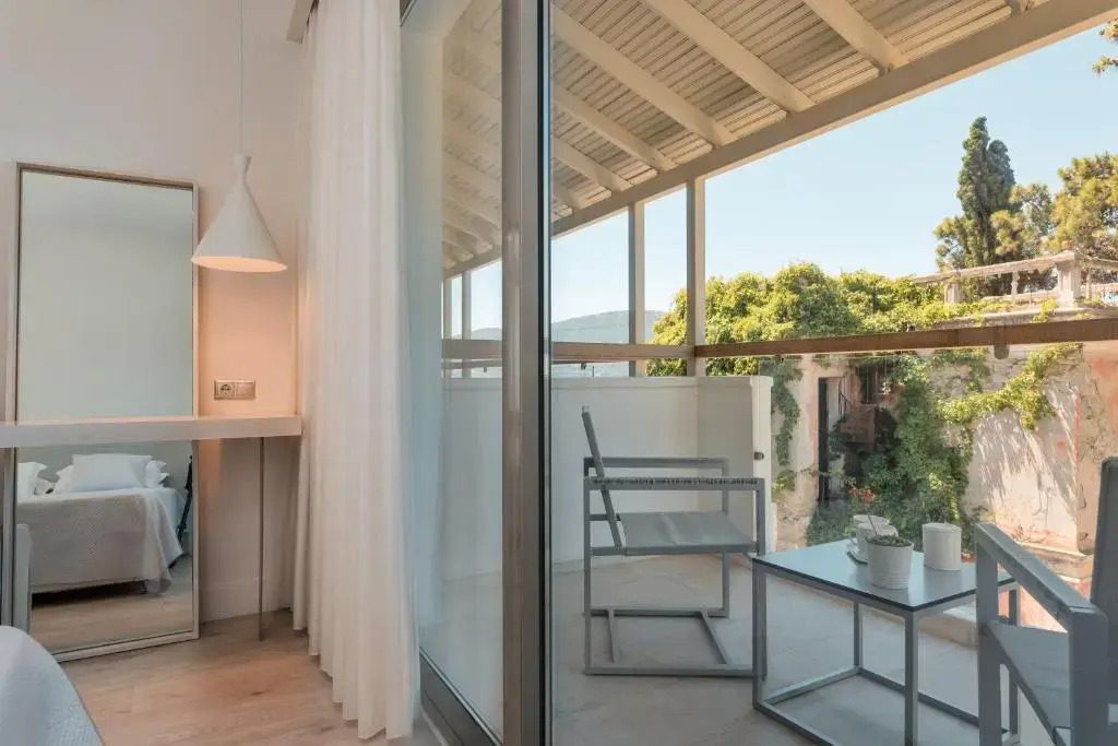 Ino Hotel & Suites