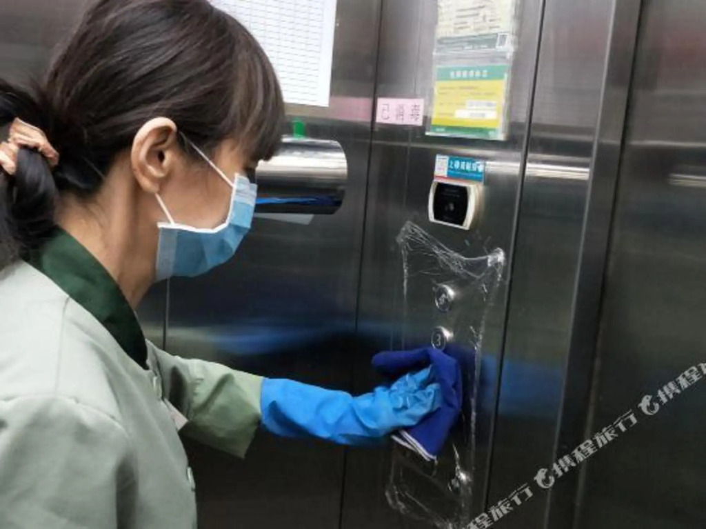 Jinbaizi Hotel (Guangzhou Zhongshan Yidongshankou Subway Station Store)