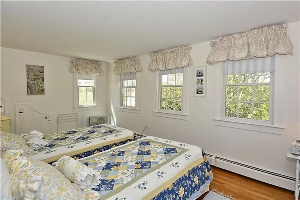 221 Shore Road - Nine Bedroom House