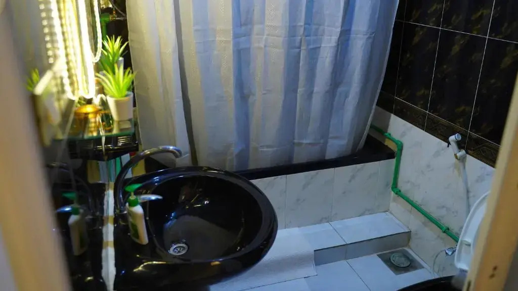 Spacious 2 Bedroom Apt Viewing the Holy Nile