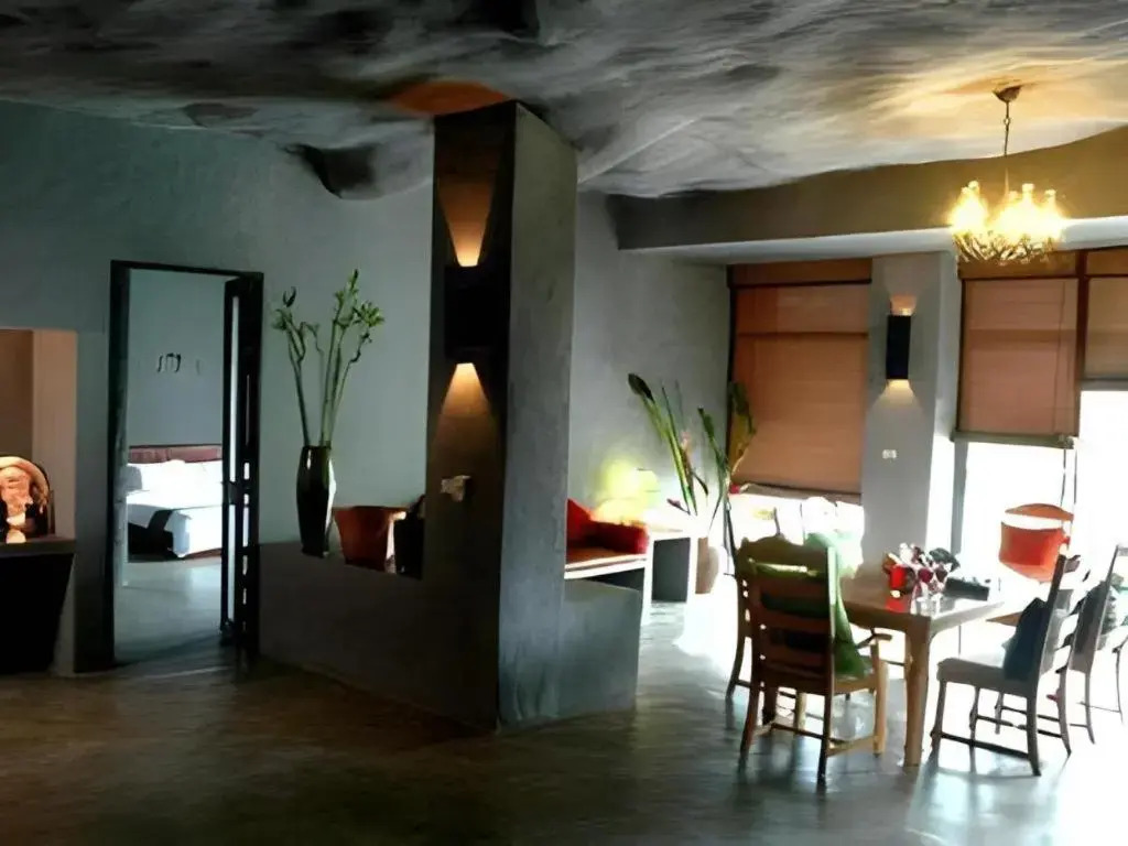 Avartarn Miracles Hotel