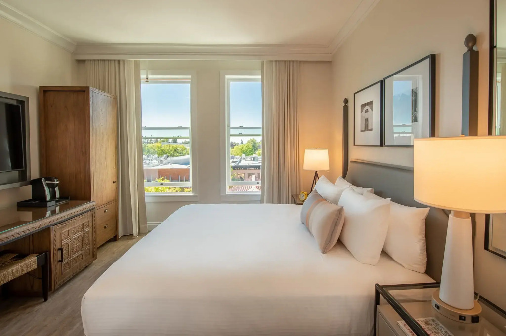 Hotel E