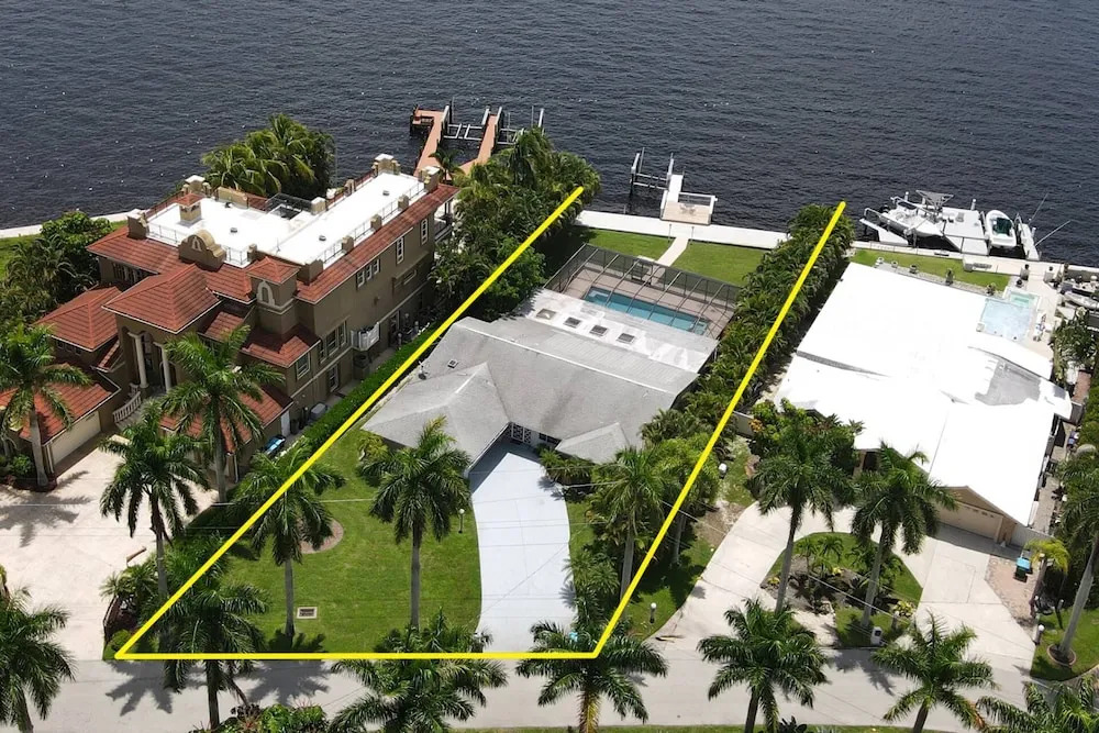 228 Bay Shore Dr
