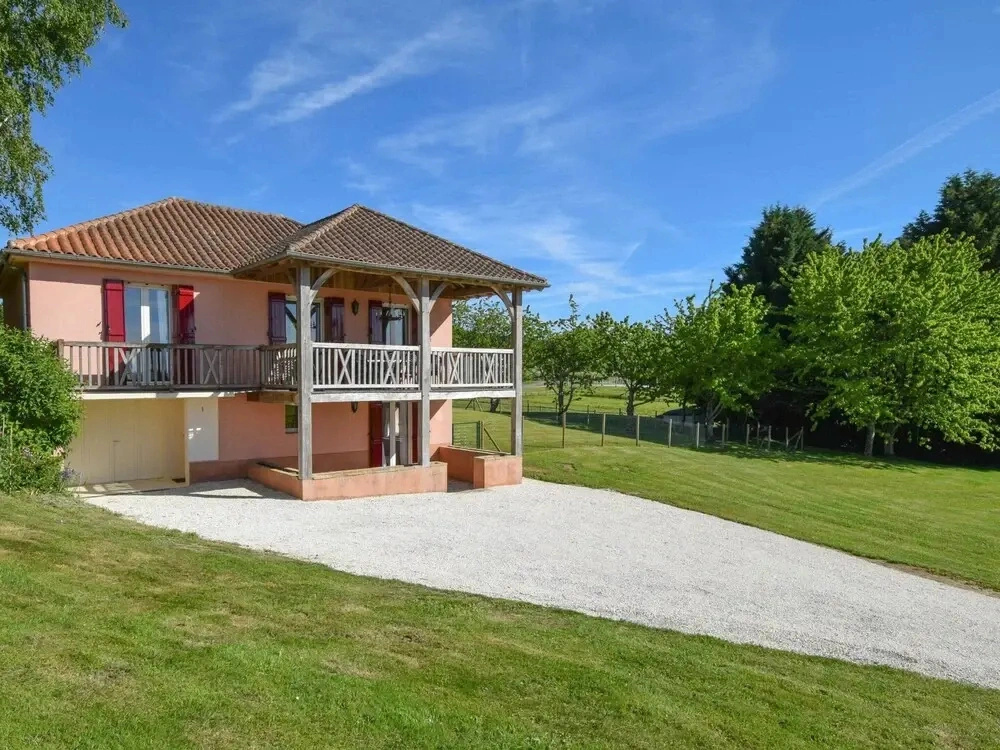 Elegant Domaine Stay in Dordogne