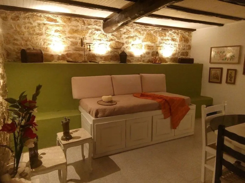 "aristidis Stone House"