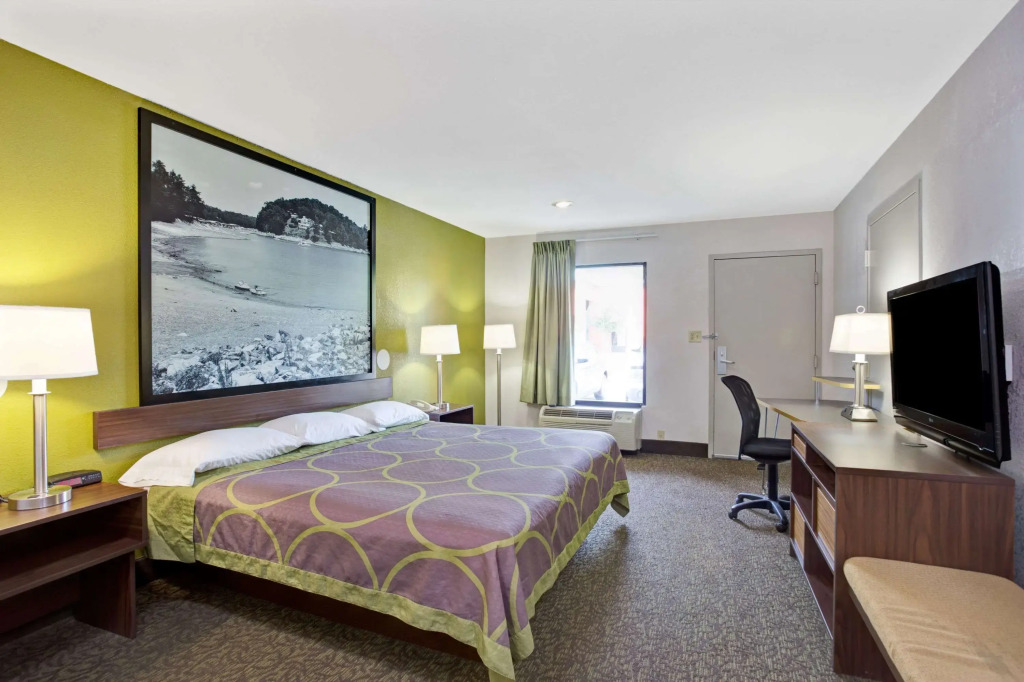 Super 8 by Wyndham Gainesville